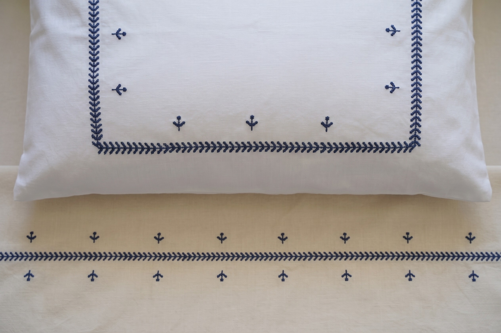 Bas Embroidered Duvet Set – Pure Giza Egyptian Cotton – product image 2 | Hareer x Hareer